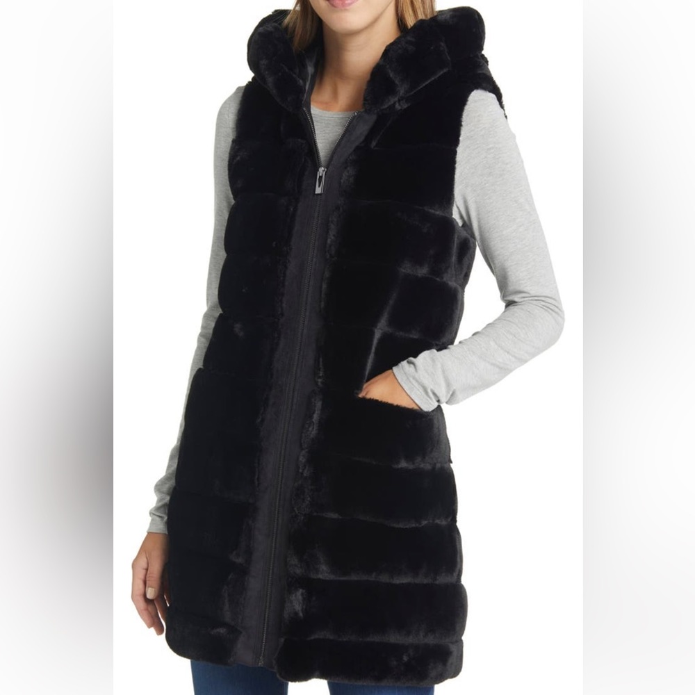 Via spiga black faux fur vest. Never worn with out tags.